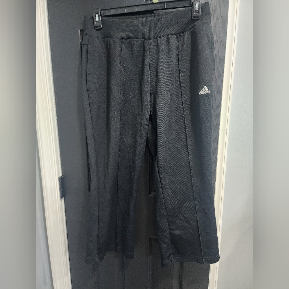Adidas crop joggers size large